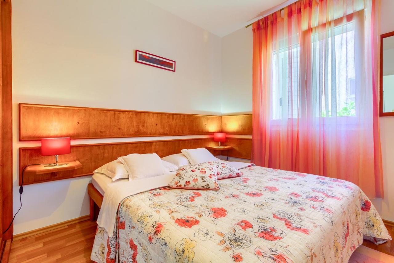 Apartments Meri Trogir Bagian luar foto