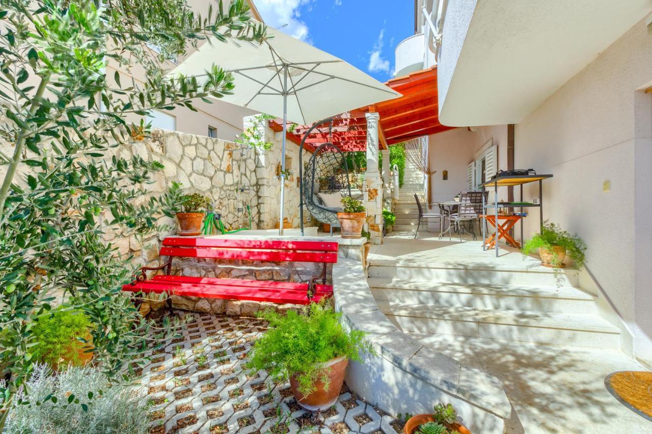 Apartments Meri Trogir Bagian luar foto