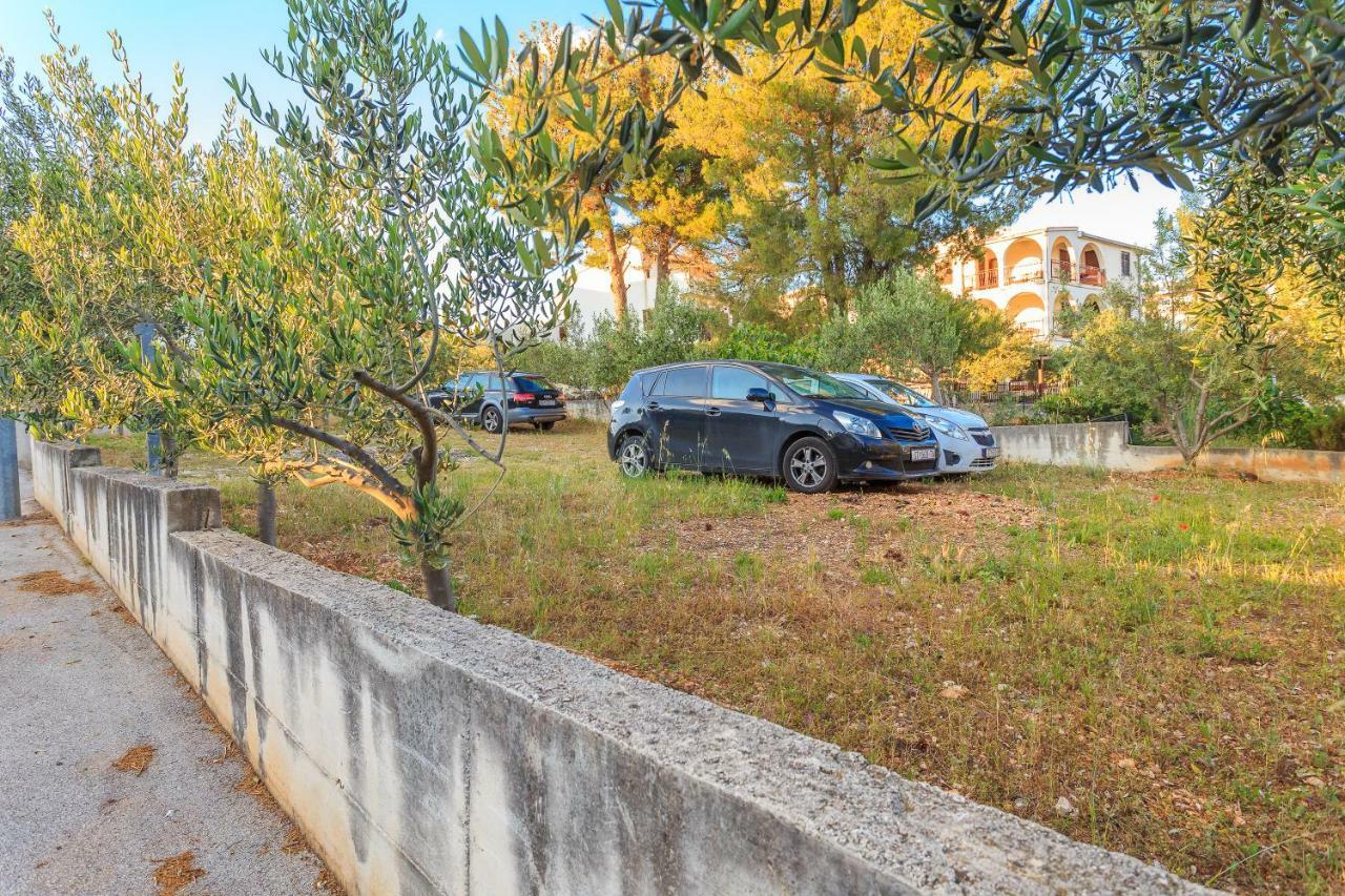 Apartments Meri Trogir Bagian luar foto